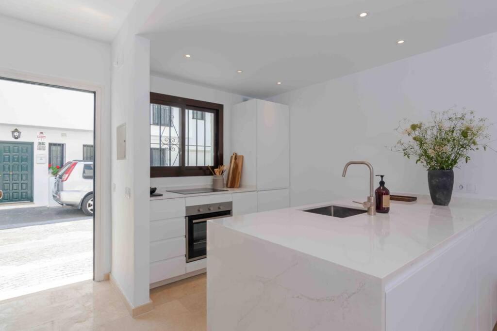 Town House Puerto Banus/marbella - 200 M To Beach Villa *